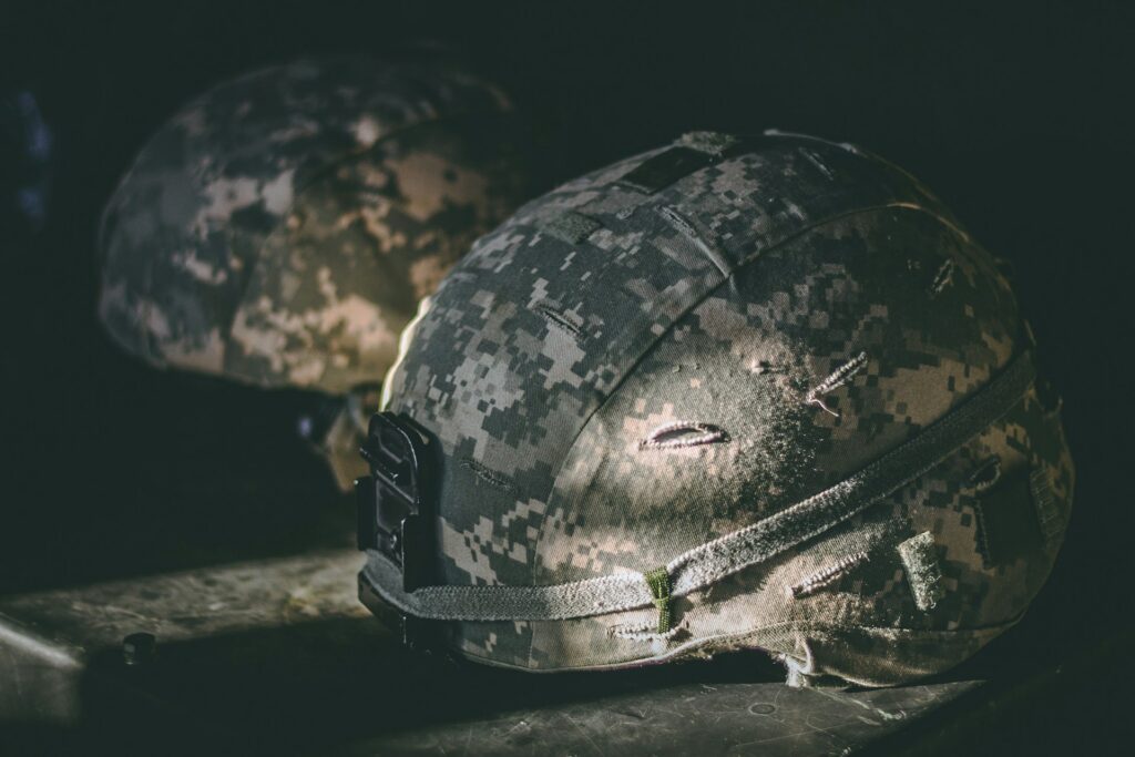 israel-palacio-IprD0z0zqss-unsplash military helmet