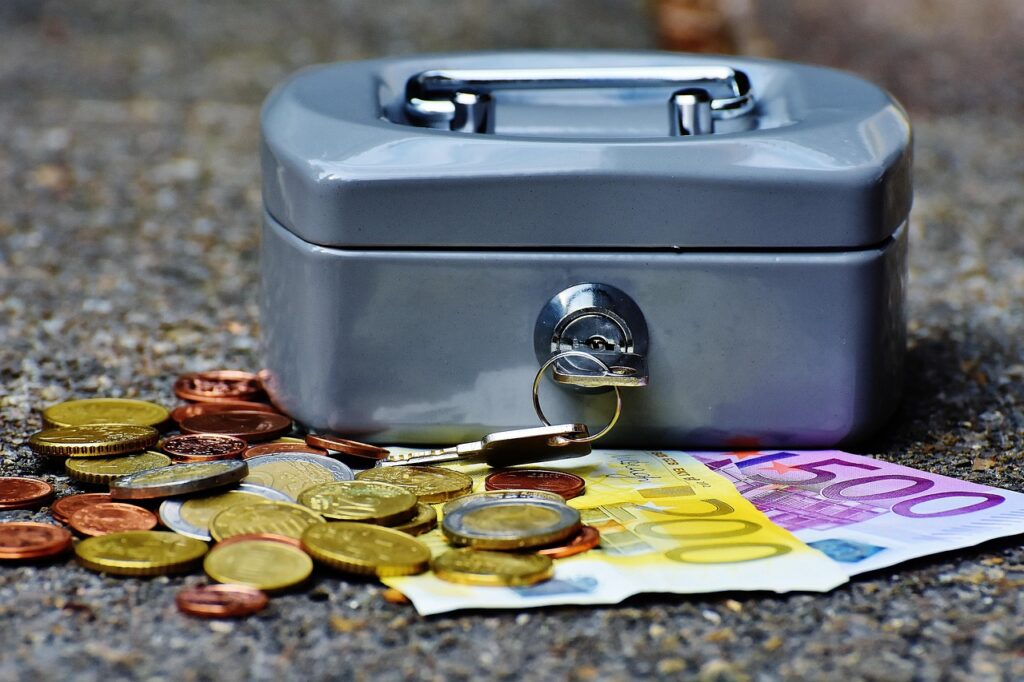 cashbox-1642989_1280 Cashbox and cash