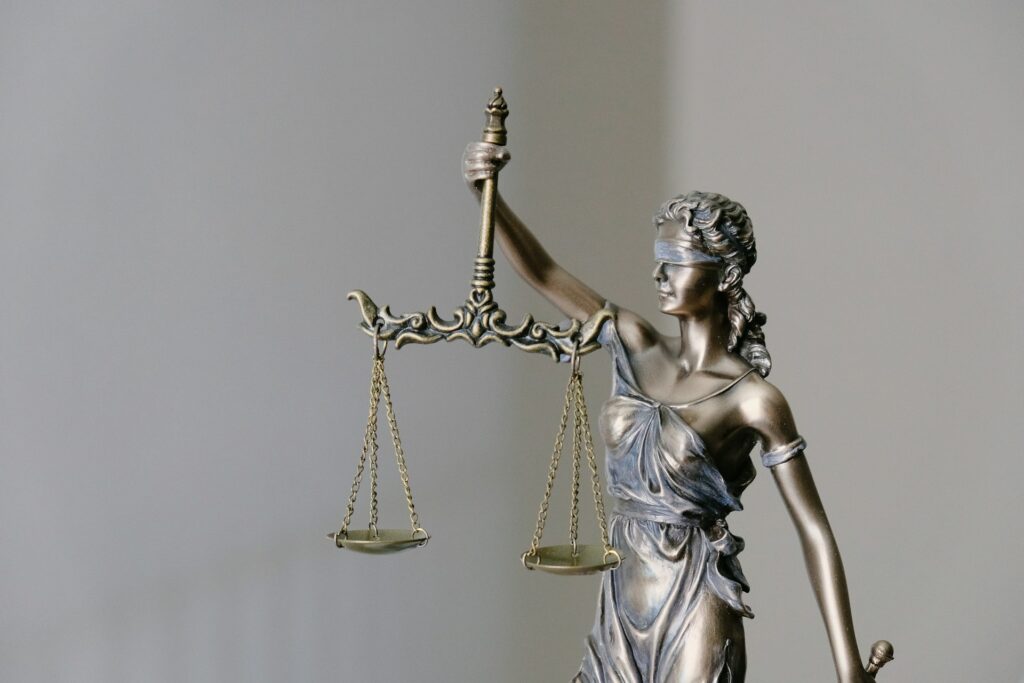 tingey-injury-law-firm-yCdPU73kGSc-unsplash lady justice statue