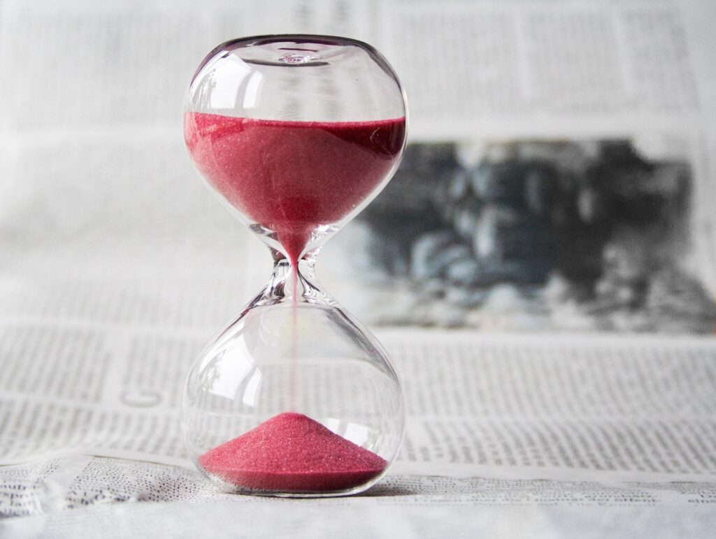 new-year-background-620397_1280 pink hourglass