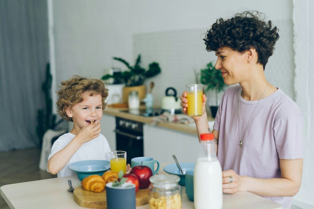 vitaly-gariev-fgZB3D0kXig-unsplash a woman and child eating