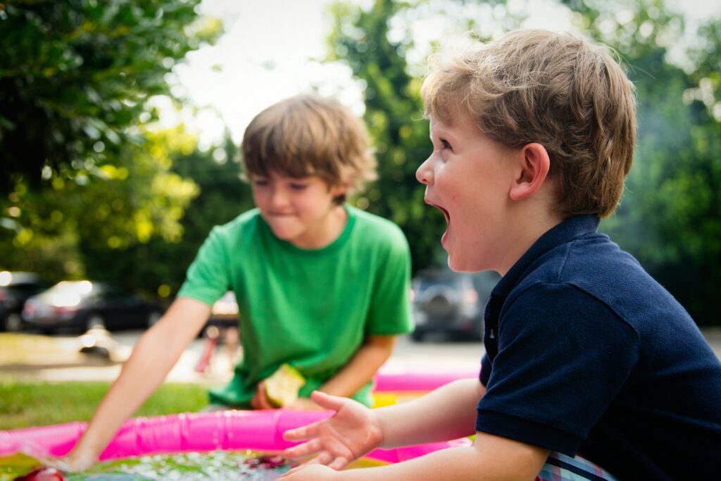 ashton-bingham-SAHBl2UpXco-unsplash two kids playing