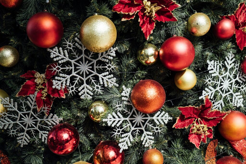 chuttersnap-FBHEyXhkn-M-unsplash holiday decors