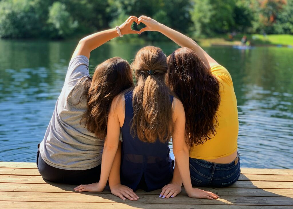 melissa-askew-a1n1yPxHoIM-unsplash Three teen girls back