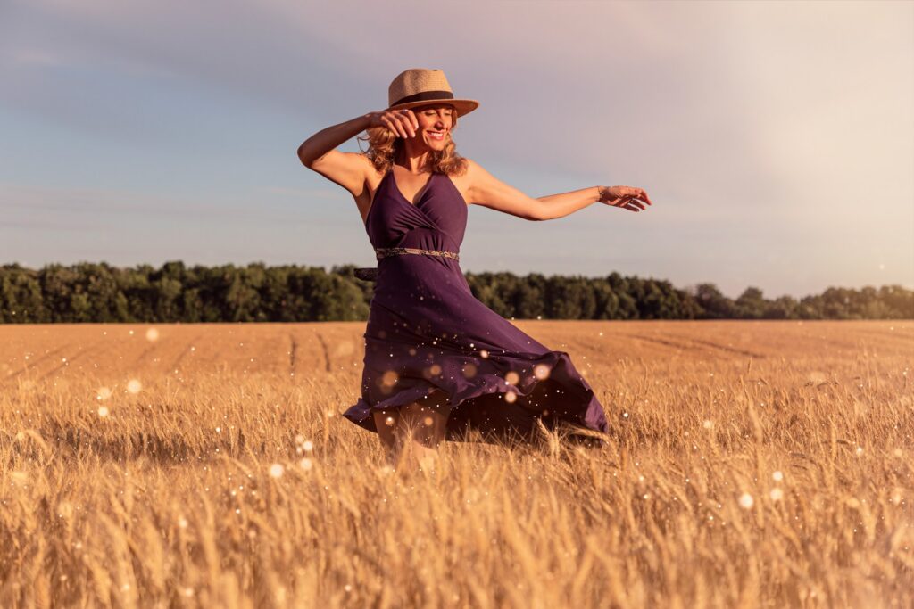 andre-furtado-SUBI6Qv4uIQ-unsplash ahappy woman dancing in the field