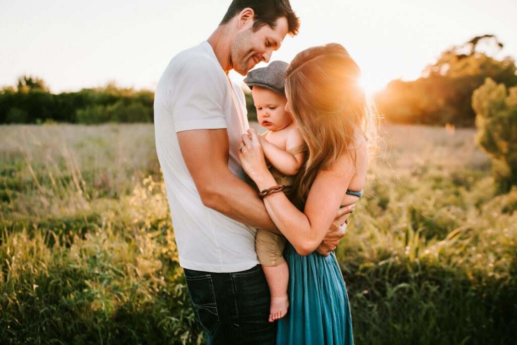 jessica-rockowitz-6c4Uhhe68yQ-unsplash family photo