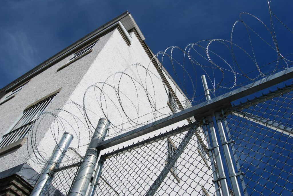 larry-farr-S21QE4s1vWU-unsplash Prison facility
