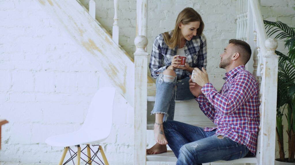 vitaly-gariev-Gwt1uvaFLJU-unsplash man and woman talking while sitting on stairs