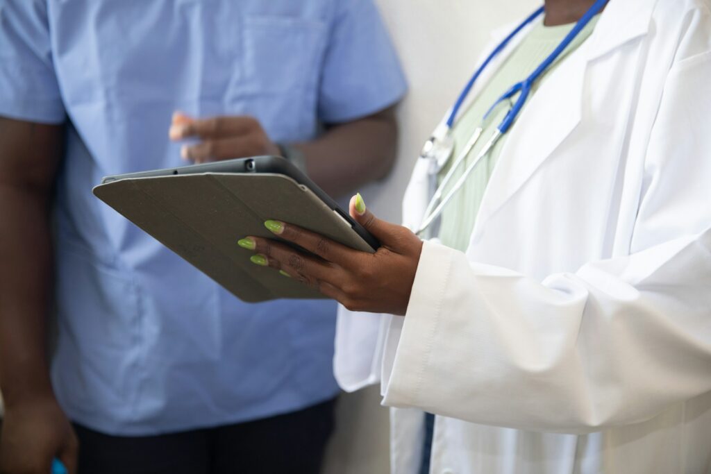 nappy-J5UTvRgse7Q-unsplash doctor showing a patient record
