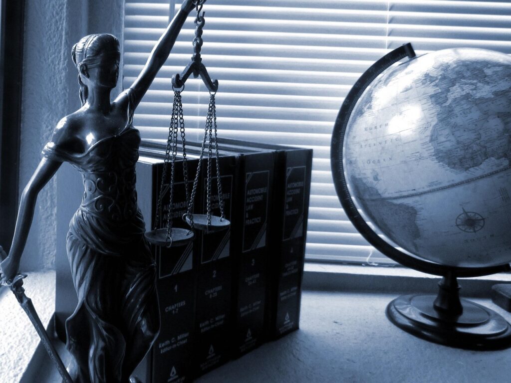 jessica45-lady-justice-2388500_1280 lady justice statue beside a globe