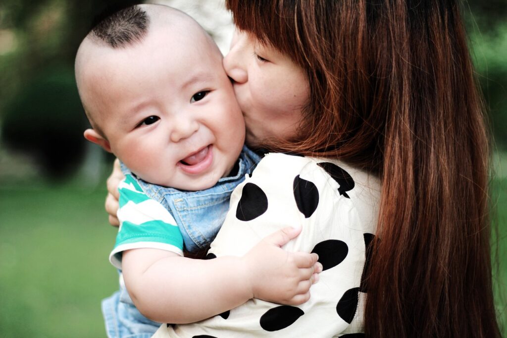 childlike-828529_1280 parent and child