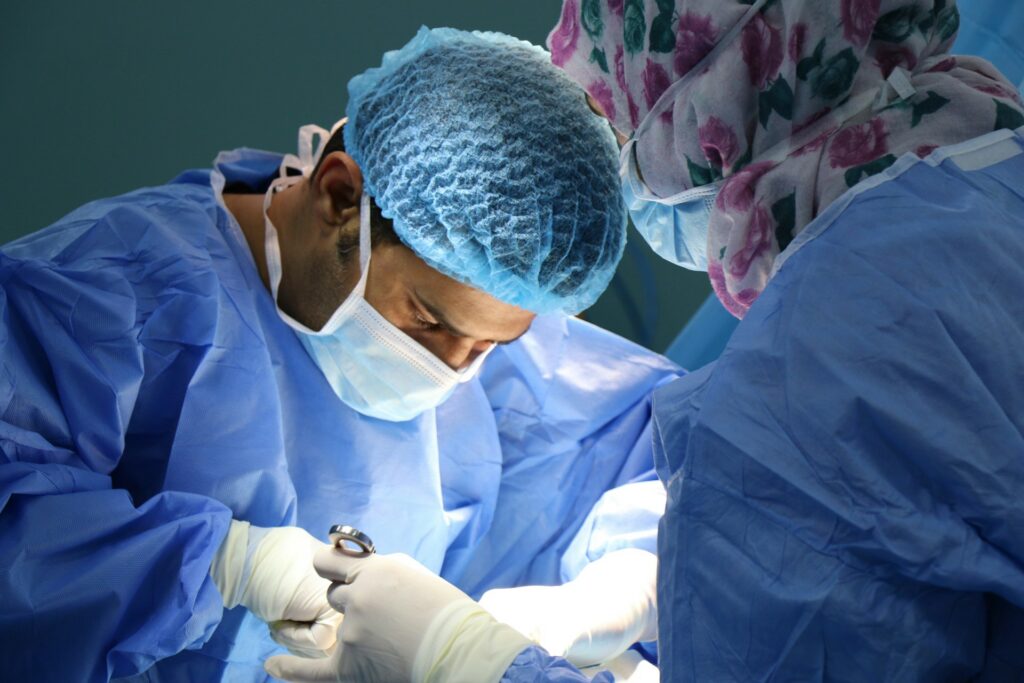 jafar-ahmed-E285pJbC4uE-unsplash doctor operating