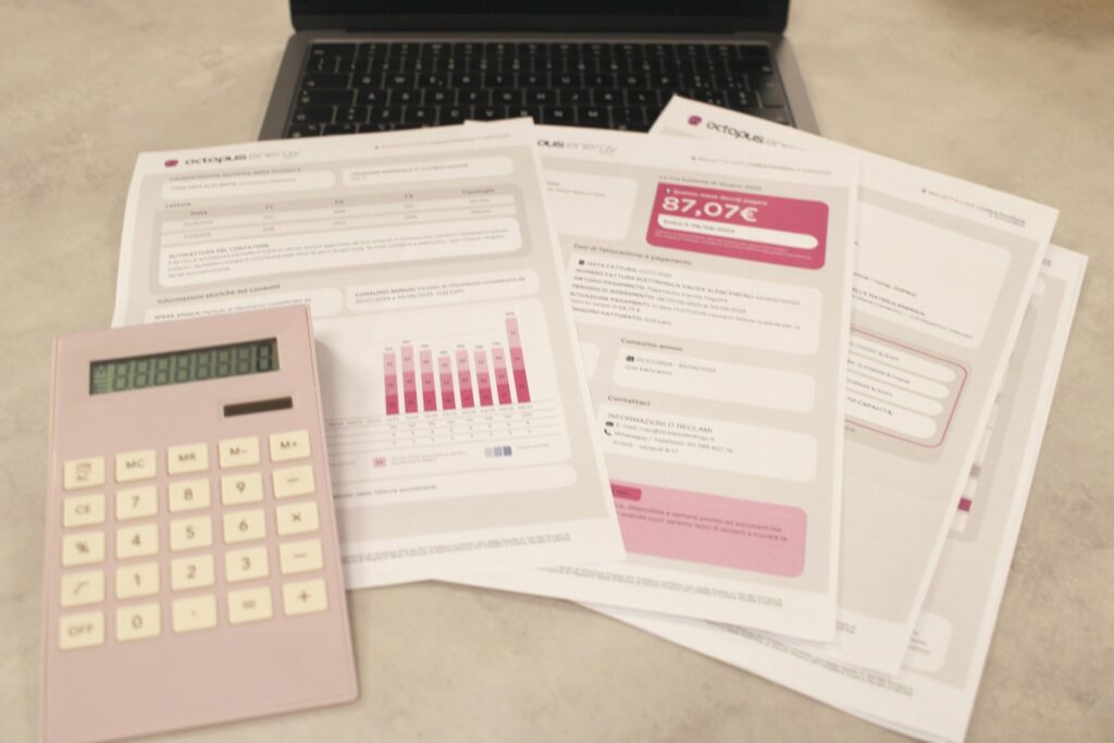 giorgio-tomassetti-LtU_A0NHHtU-unsplash calculator, laptop, and financial records
