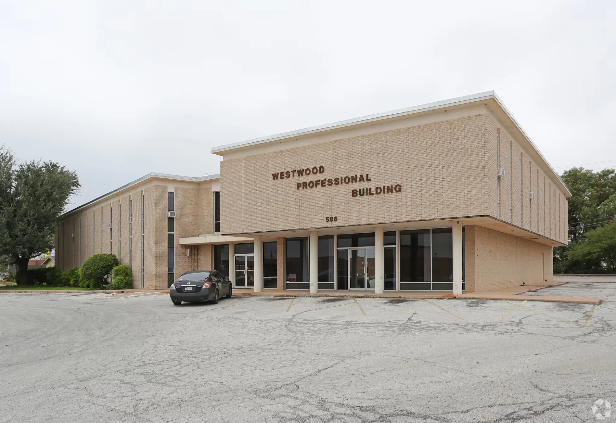 Exterior of the Westwood Professional Building at 598 Westwood Drive, home to the Abilene Office.
